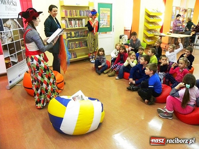 Zdjęcie w galerii na portalu naszraciborz.pl: Na Mikołajki Włącz książkę Włącz czytanie wiadomości z regionu