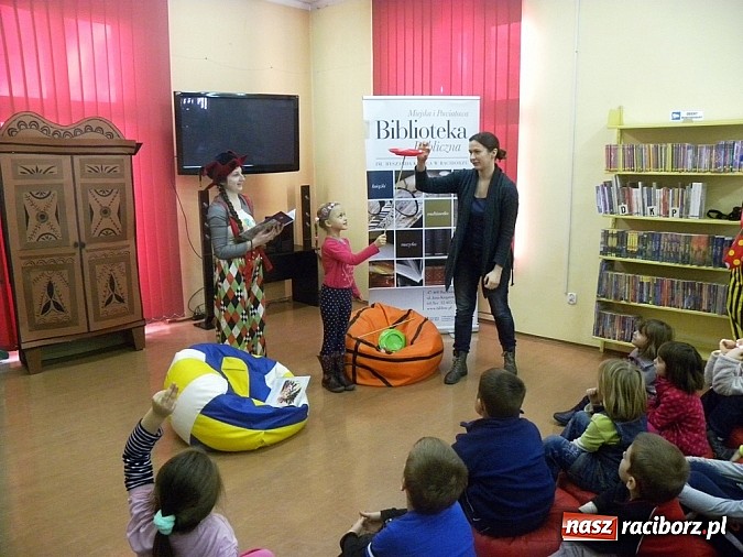 Zdjęcie w galerii na portalu naszraciborz.pl: Na Mikołajki Włącz książkę Włącz czytanie wiadomości z regionu