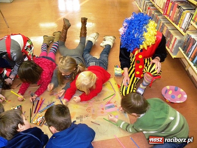 Zdjęcie w galerii na portalu naszraciborz.pl: Na Mikołajki Włącz książkę Włącz czytanie wiadomości z regionu
