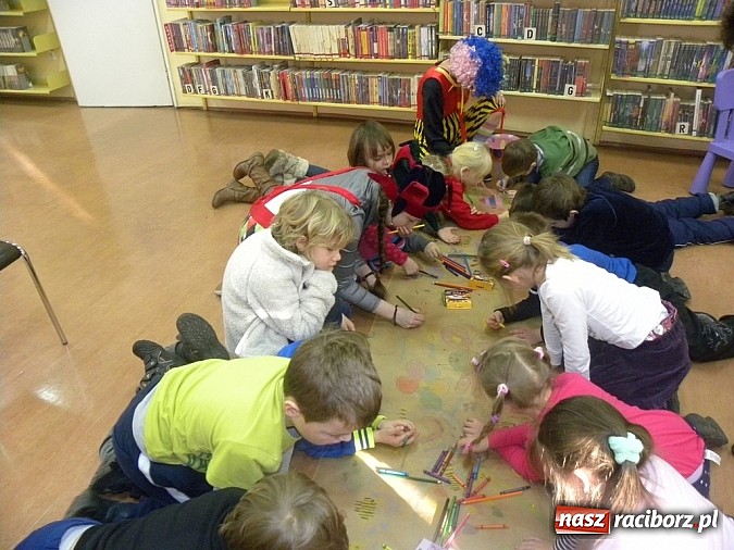 Zdjęcie w galerii na portalu naszraciborz.pl: Na Mikołajki Włącz książkę Włącz czytanie wiadomości z regionu