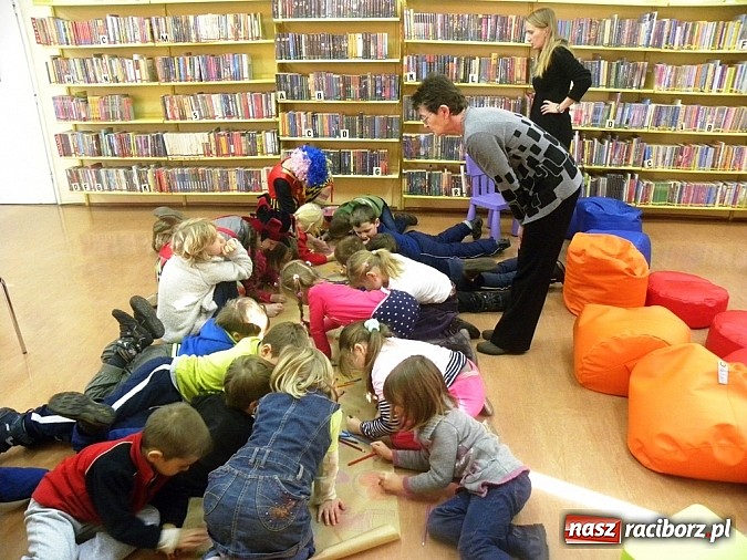 Zdjęcie w galerii na portalu naszraciborz.pl: Na Mikołajki Włącz książkę Włącz czytanie wiadomości z regionu