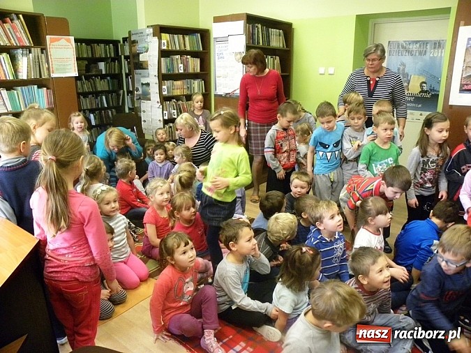 Zdjęcie w galerii na portalu naszraciborz.pl: Na Mikołajki Włącz książkę Włącz czytanie wiadomości z regionu