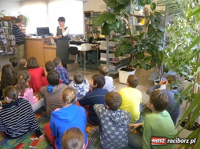 Zdjęcie w galerii na portalu naszraciborz.pl: Na Mikołajki Włącz książkę Włącz czytanie wiadomości z regionu