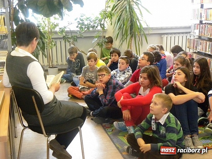 Zdjęcie w galerii na portalu naszraciborz.pl: Na Mikołajki Włącz książkę Włącz czytanie wiadomości z regionu