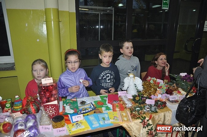 Zdjęcie w galerii na portalu naszraciborz.pl: Wielki świąteczny kiermasz w SP 1 na Ostrogu wiadomości z regionu