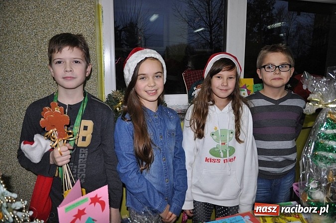Zdjęcie w galerii na portalu naszraciborz.pl: Wielki świąteczny kiermasz w SP 1 na Ostrogu wiadomości z regionu