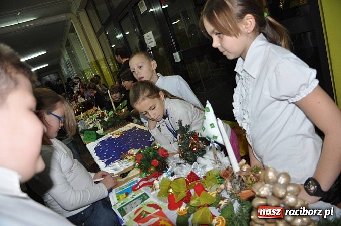 Zdjęcie w galerii na portalu naszraciborz.pl: Wielki świąteczny kiermasz w SP 1 na Ostrogu wiadomości z regionu