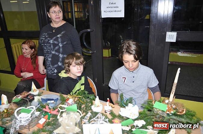 Zdjęcie w galerii na portalu naszraciborz.pl: Wielki świąteczny kiermasz w SP 1 na Ostrogu wiadomości z regionu