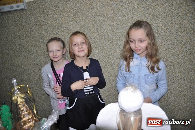 Zdjęcie w galerii na portalu naszraciborz.pl: Wielki świąteczny kiermasz w SP 1 na Ostrogu wiadomości z regionu