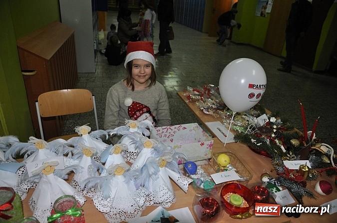 Zdjęcie w galerii na portalu naszraciborz.pl: Wielki świąteczny kiermasz w SP 1 na Ostrogu wiadomości z regionu