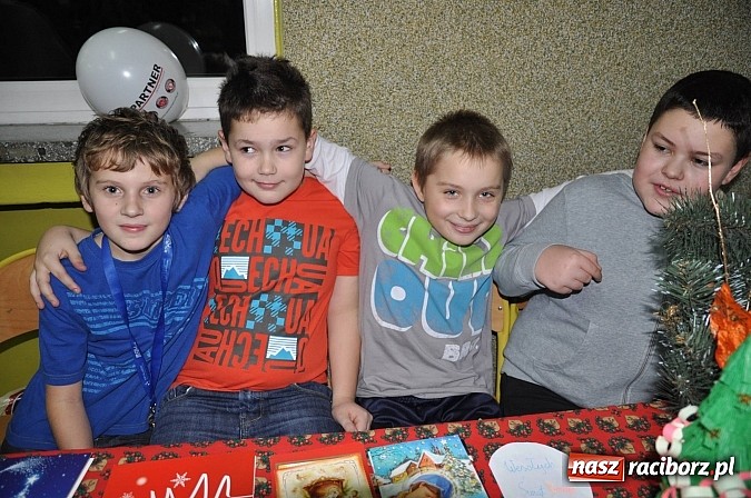 Zdjęcie w galerii na portalu naszraciborz.pl: Wielki świąteczny kiermasz w SP 1 na Ostrogu wiadomości z regionu