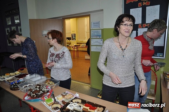 Zdjęcie w galerii na portalu naszraciborz.pl: Wielki świąteczny kiermasz w SP 1 na Ostrogu wiadomości z regionu