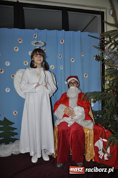 Zdjęcie w galerii na portalu naszraciborz.pl: Wielki świąteczny kiermasz w SP 1 na Ostrogu wiadomości z regionu