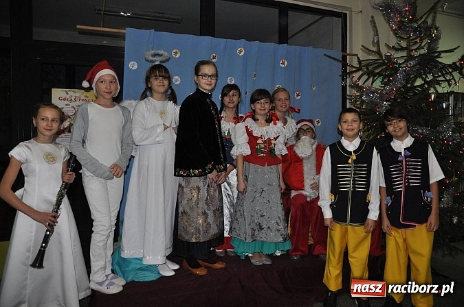 Zdjęcie w galerii na portalu naszraciborz.pl: Wielki świąteczny kiermasz w SP 1 na Ostrogu wiadomości z regionu