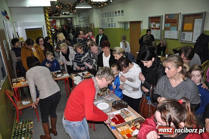 Zdjęcie w galerii na portalu naszraciborz.pl: Wielki świąteczny kiermasz w SP 1 na Ostrogu wiadomości z regionu