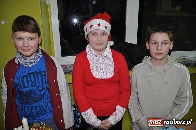 Zdjęcie w galerii na portalu naszraciborz.pl: Wielki świąteczny kiermasz w SP 1 na Ostrogu wiadomości z regionu