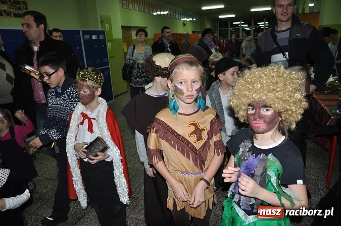 Zdjęcie w galerii na portalu naszraciborz.pl: Wielki świąteczny kiermasz w SP 1 na Ostrogu wiadomości z regionu