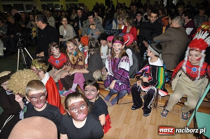 Zdjęcie w galerii na portalu naszraciborz.pl: Wielki świąteczny kiermasz w SP 1 na Ostrogu wiadomości z regionu