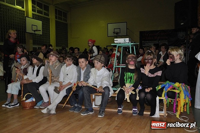 Zdjęcie w galerii na portalu naszraciborz.pl: Wielki świąteczny kiermasz w SP 1 na Ostrogu wiadomości z regionu