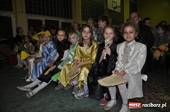 Zdjęcie w galerii na portalu naszraciborz.pl: Wielki świąteczny kiermasz w SP 1 na Ostrogu wiadomości z regionu