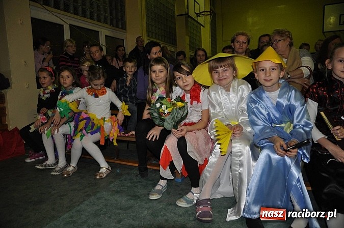 Zdjęcie w galerii na portalu naszraciborz.pl: Wielki świąteczny kiermasz w SP 1 na Ostrogu wiadomości z regionu