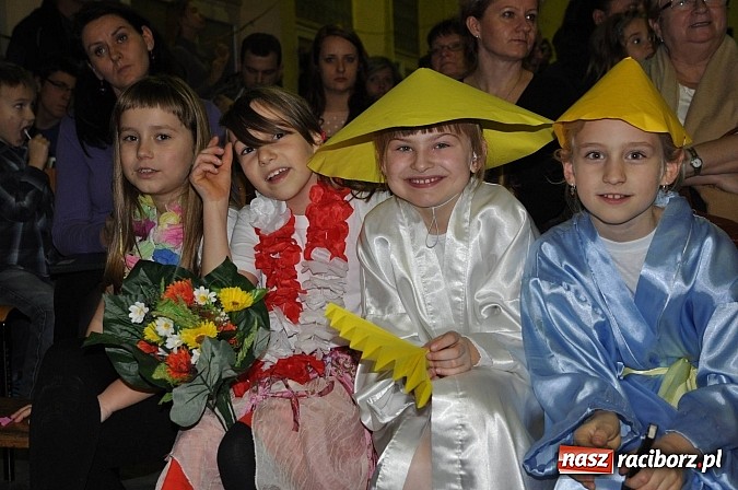 Zdjęcie w galerii na portalu naszraciborz.pl: Wielki świąteczny kiermasz w SP 1 na Ostrogu wiadomości z regionu