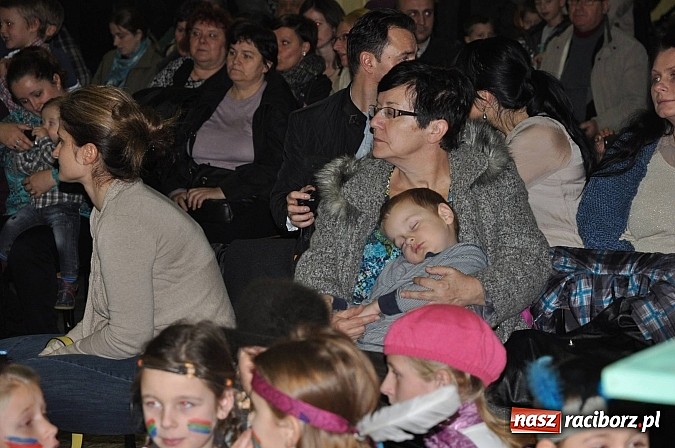 Zdjęcie w galerii na portalu naszraciborz.pl: Wielki świąteczny kiermasz w SP 1 na Ostrogu wiadomości z regionu