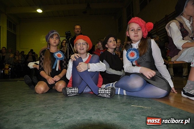 Zdjęcie w galerii na portalu naszraciborz.pl: Wielki świąteczny kiermasz w SP 1 na Ostrogu wiadomości z regionu