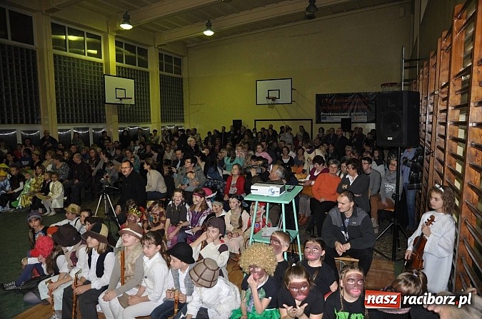 Zdjęcie w galerii na portalu naszraciborz.pl: Wielki świąteczny kiermasz w SP 1 na Ostrogu wiadomości z regionu