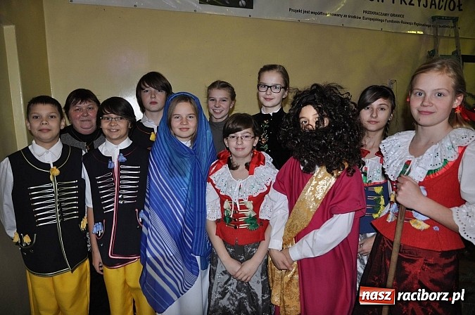 Zdjęcie w galerii na portalu naszraciborz.pl: Wielki świąteczny kiermasz w SP 1 na Ostrogu wiadomości z regionu