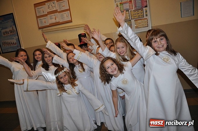 Zdjęcie w galerii na portalu naszraciborz.pl: Wielki świąteczny kiermasz w SP 1 na Ostrogu wiadomości z regionu