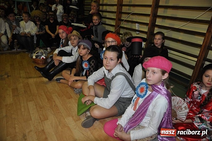 Zdjęcie w galerii na portalu naszraciborz.pl: Wielki świąteczny kiermasz w SP 1 na Ostrogu wiadomości z regionu