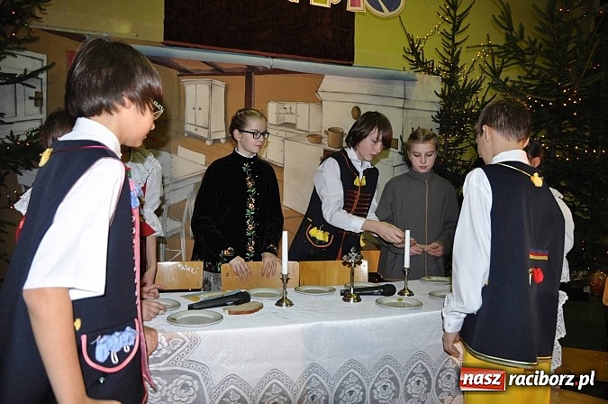 Zdjęcie w galerii na portalu naszraciborz.pl: Wielki świąteczny kiermasz w SP 1 na Ostrogu wiadomości z regionu