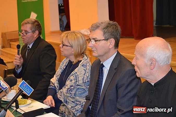 Zdjęcie w galerii na portalu naszraciborz.pl: Ekokonferencja na dachu kościoła wiadomości z regionu