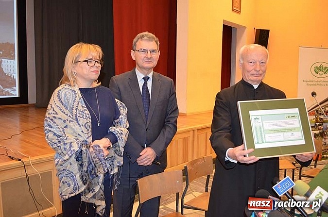 Zdjęcie w galerii na portalu naszraciborz.pl: Ekokonferencja na dachu kościoła wiadomości z regionu