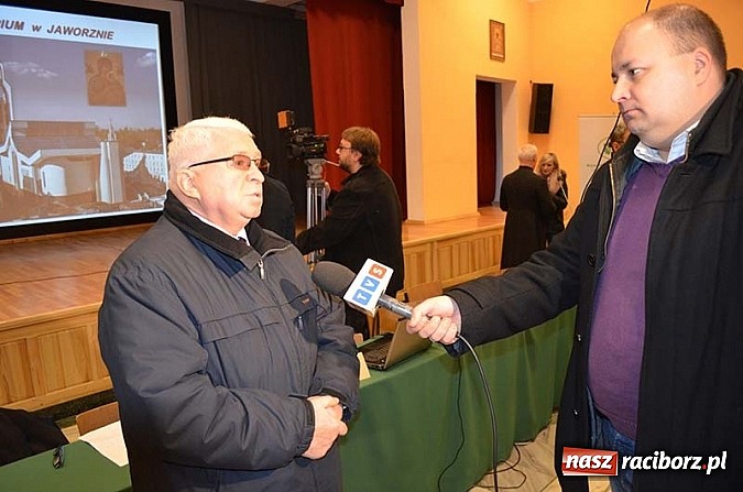 Zdjęcie w galerii na portalu naszraciborz.pl: Ekokonferencja na dachu kościoła wiadomości z regionu