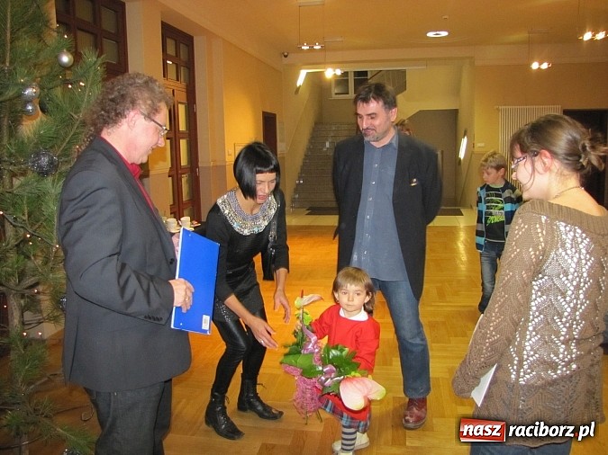 Zdjęcie w galerii na portalu naszraciborz.pl: Gdzieś w nas - wernisaż wystawy Ostrowskich wiadomości z regionu