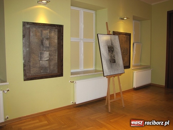 Zdjęcie w galerii na portalu naszraciborz.pl: Gdzieś w nas - wernisaż wystawy Ostrowskich wiadomości z regionu