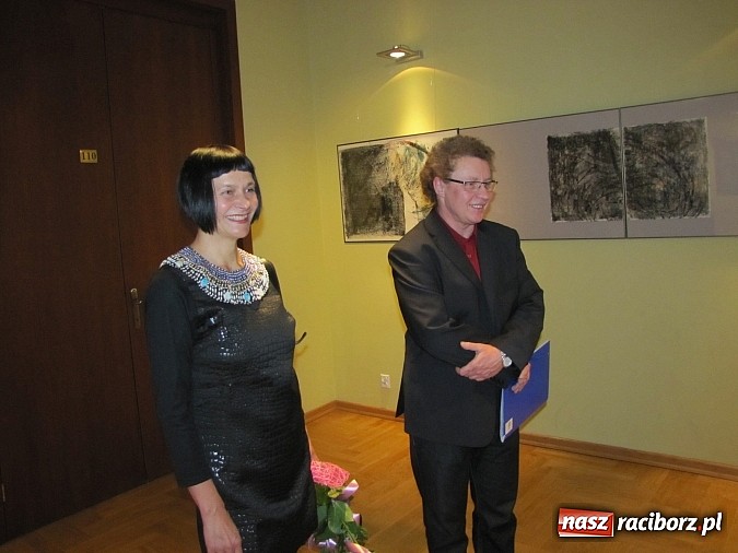 Zdjęcie w galerii na portalu naszraciborz.pl: Gdzieś w nas - wernisaż wystawy Ostrowskich wiadomości z regionu