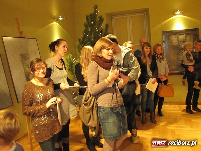 Zdjęcie w galerii na portalu naszraciborz.pl: Gdzieś w nas - wernisaż wystawy Ostrowskich wiadomości z regionu