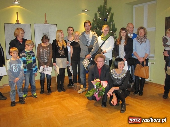 Zdjęcie w galerii na portalu naszraciborz.pl: Gdzieś w nas - wernisaż wystawy Ostrowskich wiadomości z regionu