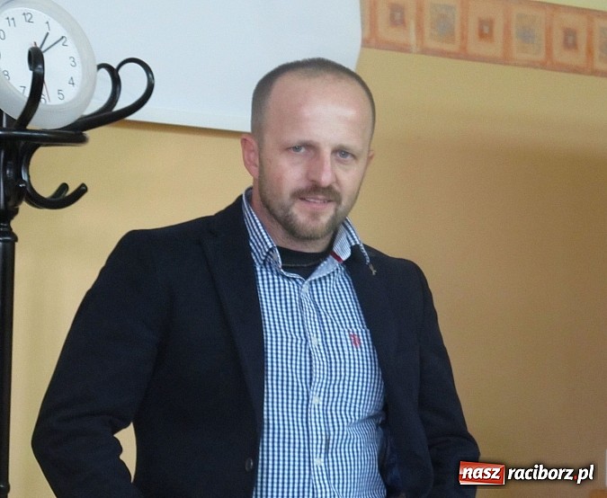 Zdjęcie w galerii na portalu naszraciborz.pl: Były żołnierz GROM-u odwiedził raciborską SMS wiadomości z regionu