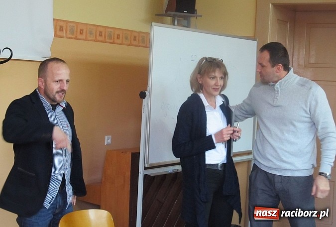 Zdjęcie w galerii na portalu naszraciborz.pl: Były żołnierz GROM-u odwiedził raciborską SMS wiadomości z regionu