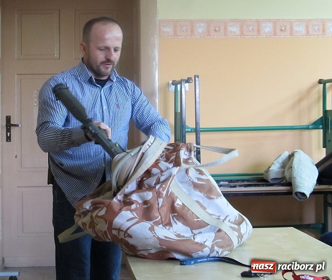 Zdjęcie w galerii na portalu naszraciborz.pl: Były żołnierz GROM-u odwiedził raciborską SMS wiadomości z regionu