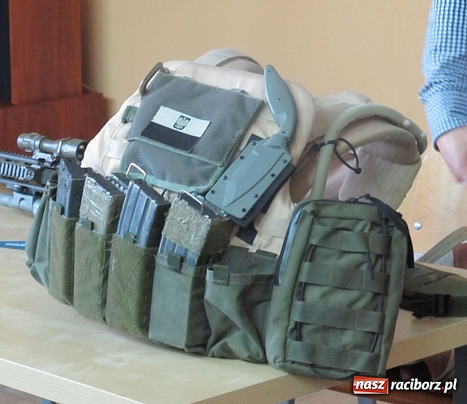 Zdjęcie w galerii na portalu naszraciborz.pl: Były żołnierz GROM-u odwiedził raciborską SMS wiadomości z regionu