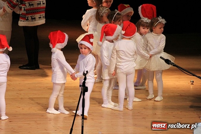 Zdjęcie w galerii na portalu naszraciborz.pl: Śnieżna Pastorałka - widowisko w RCK-u wiadomości z regionu