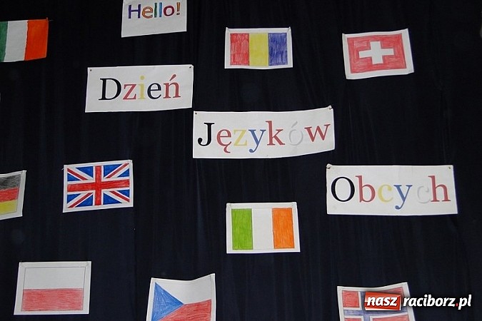 Zdjęcie w galerii na portalu naszraciborz.pl: Kolorowo i międzynarodowo w SP4 wiadomości z regionu