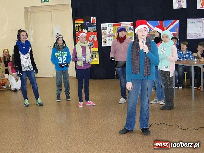 Zdjęcie w galerii na portalu naszraciborz.pl: Kolorowo i międzynarodowo w SP4 wiadomości z regionu