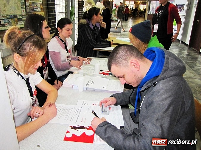 Zdjęcie w galerii na portalu naszraciborz.pl: PWSZ: Studenci wspólnie przeciw białaczce wiadomości z regionu