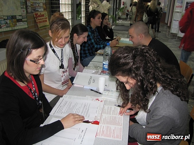 Zdjęcie w galerii na portalu naszraciborz.pl: PWSZ: Studenci wspólnie przeciw białaczce wiadomości z regionu